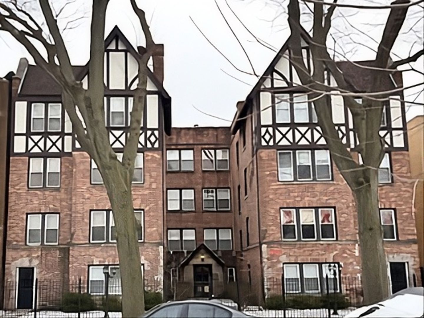 Chicago Apartment: 2641-43 W Estes Ave