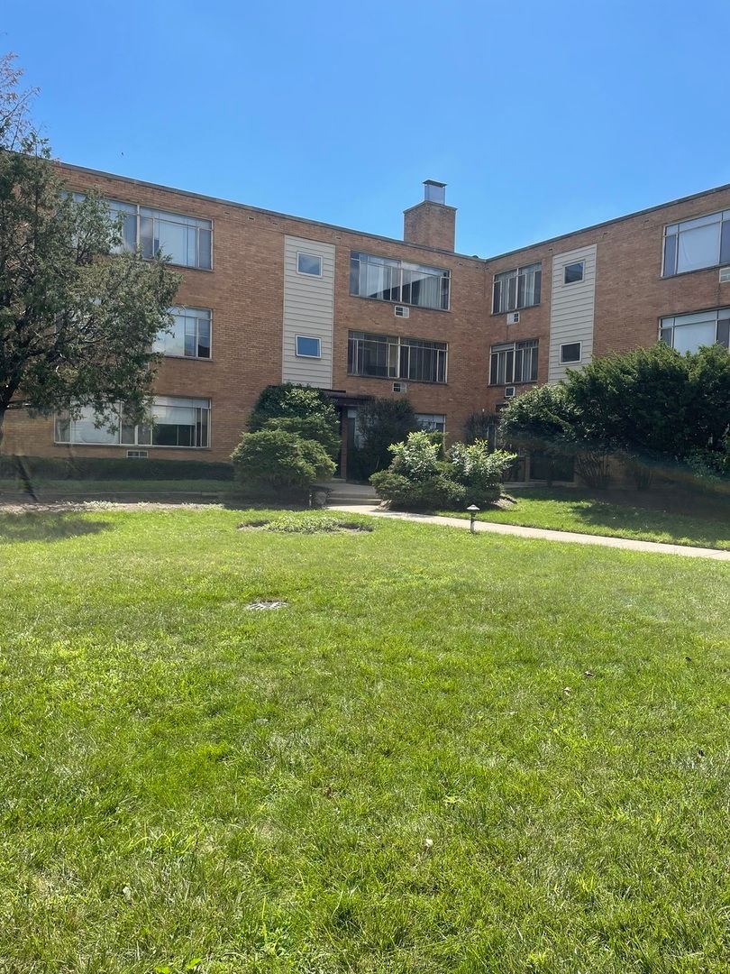 Chicago Apartment: 2515 W Jerome St.