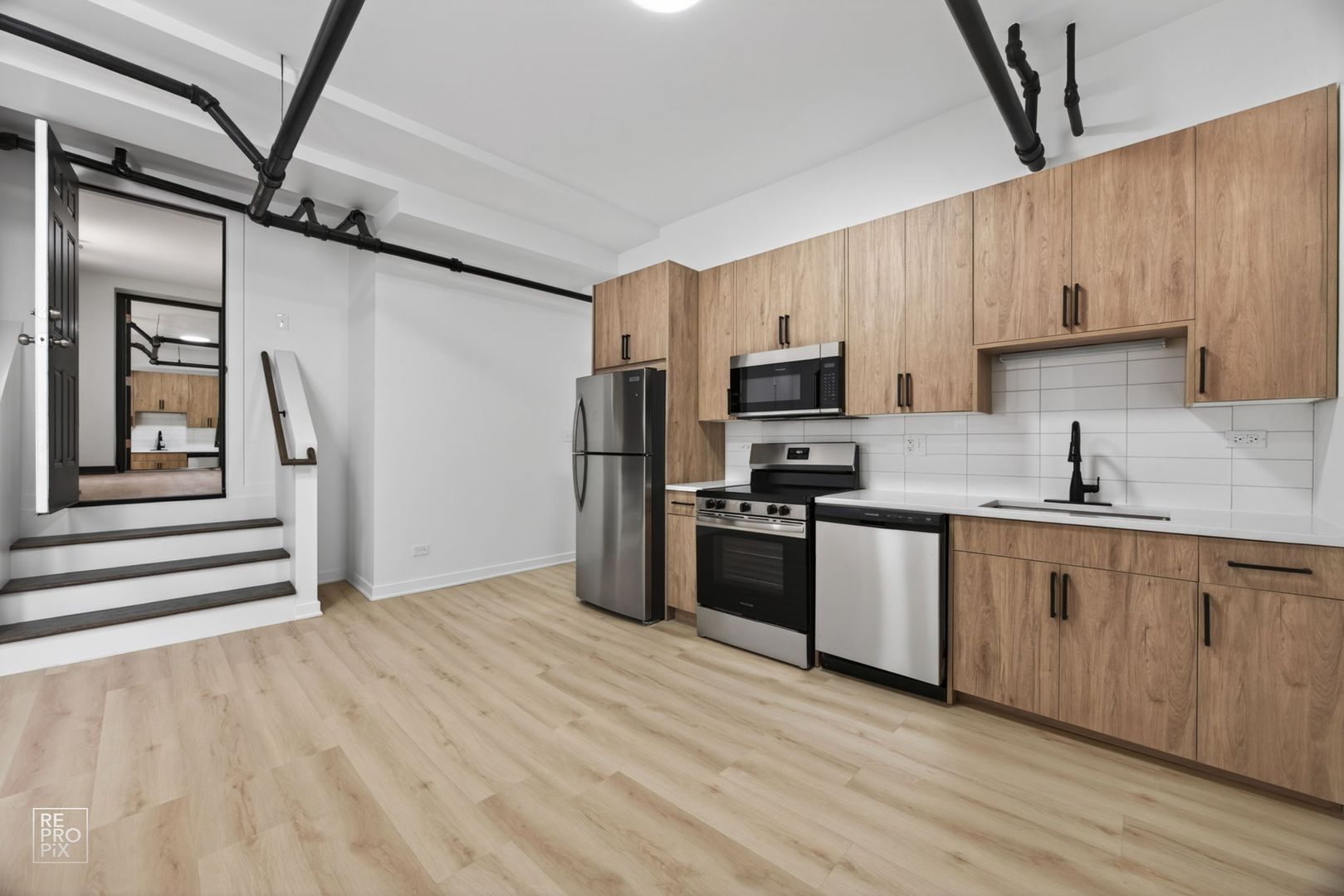 Chicago Apartment: 2154 W Arthur Ave