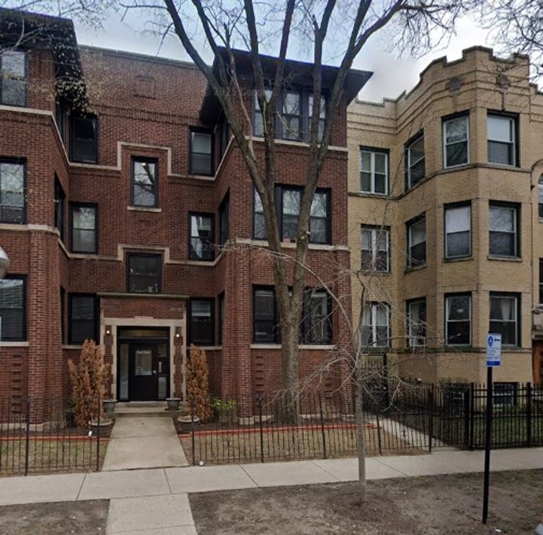 Chicago Apartment: 7645-47 N Bosworth