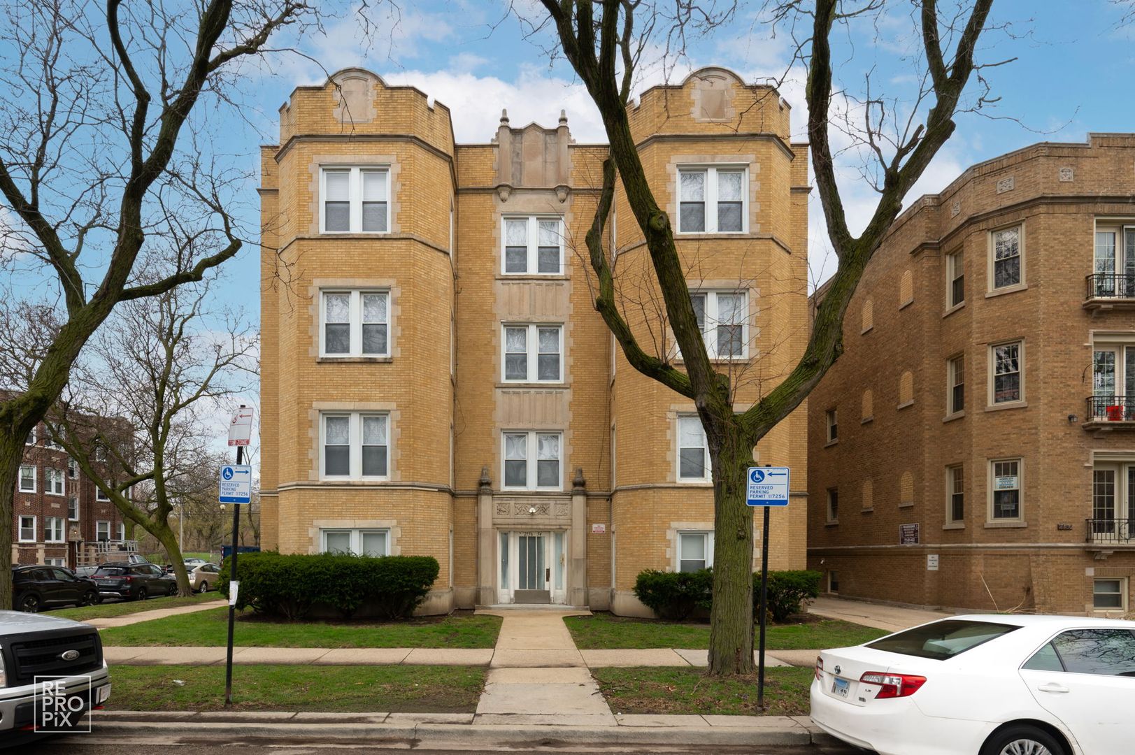 Chicago Apartment: 2154 W Arthur Ave