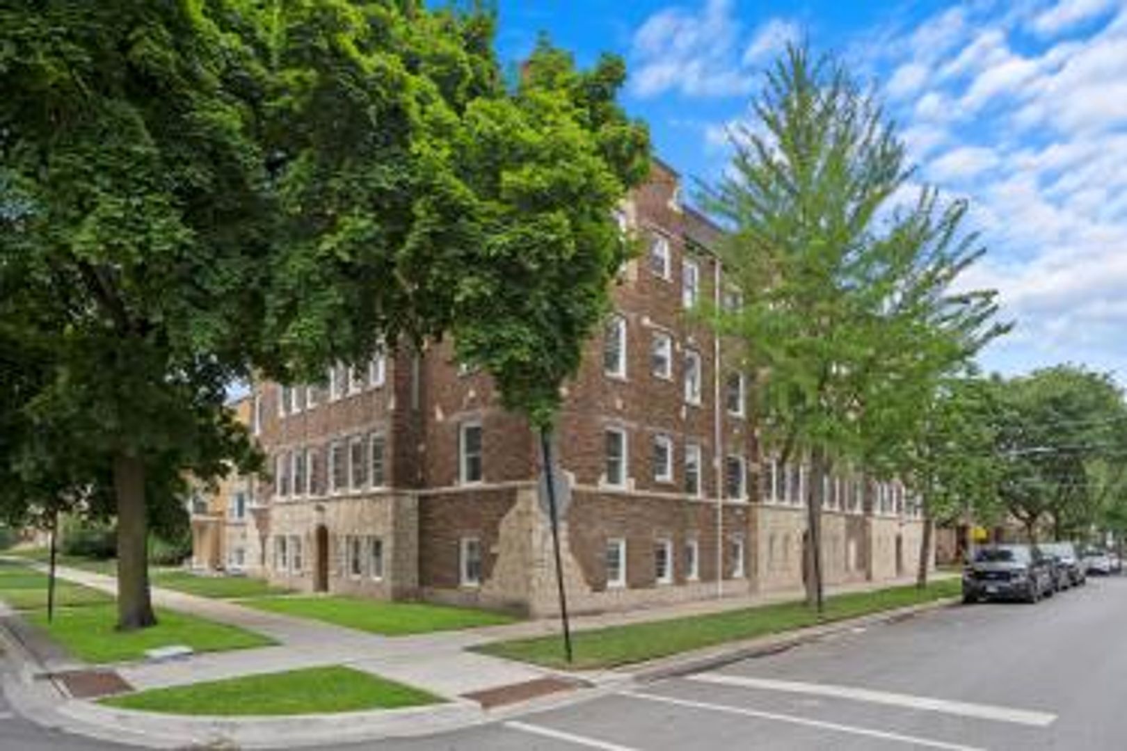 Chicago Apartment: 6254 N Whipple