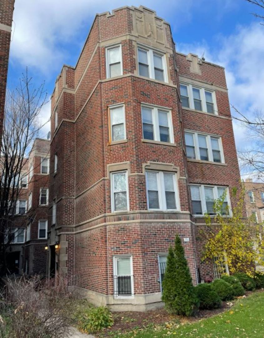 Chicago Apartment: 6442 N Hamilton