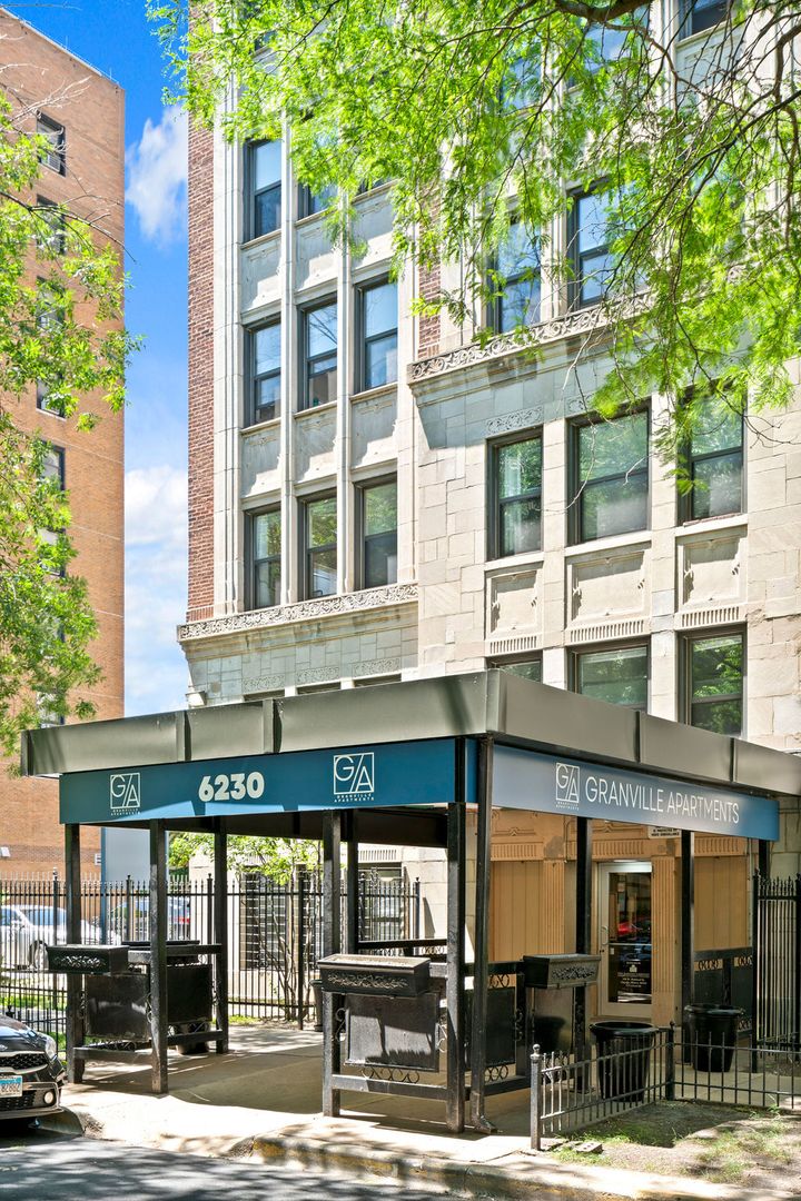 Chicago Apartment: 6230 N Kenmore
