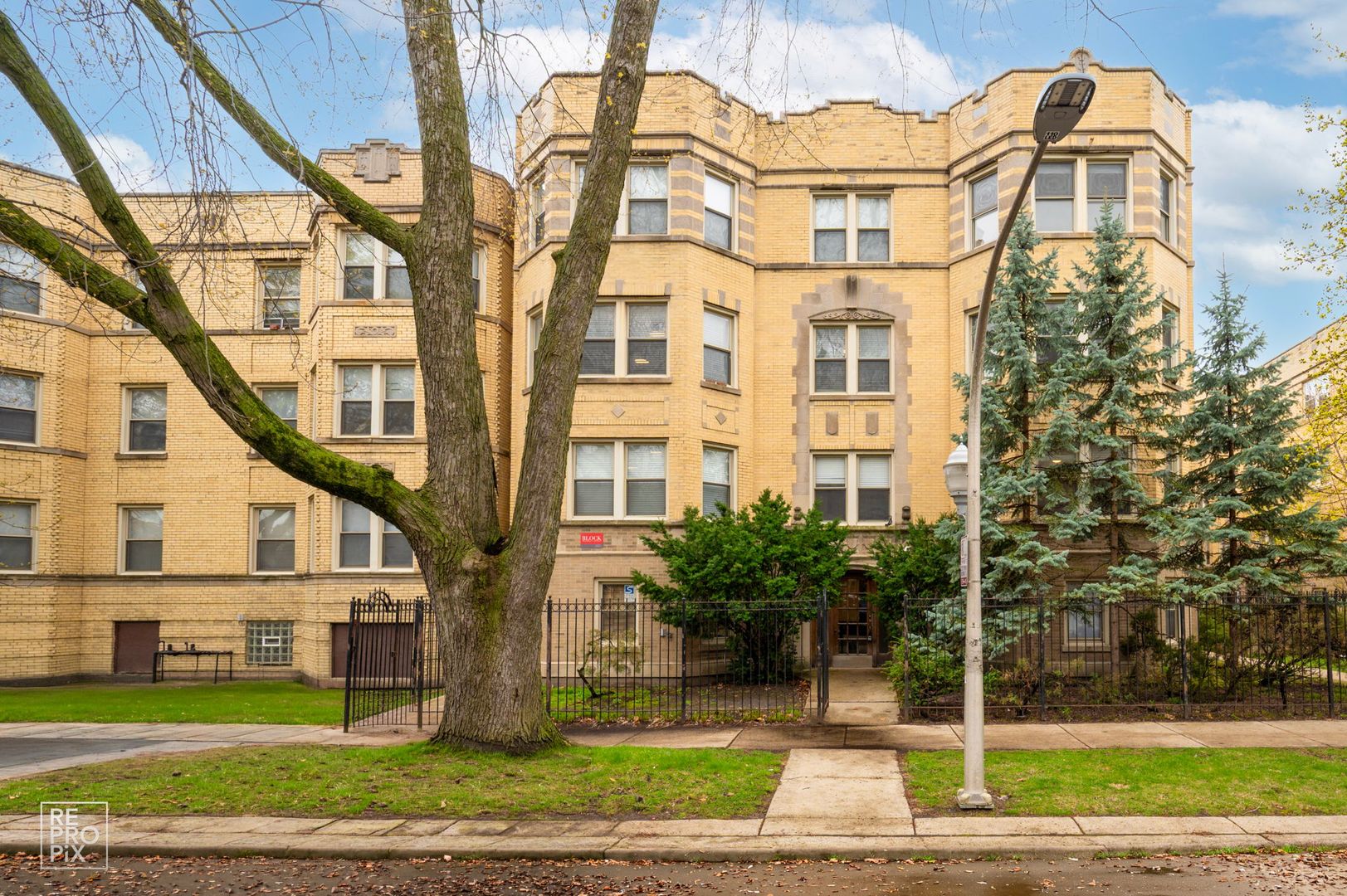Chicago Apartment: 6310 N Artesian