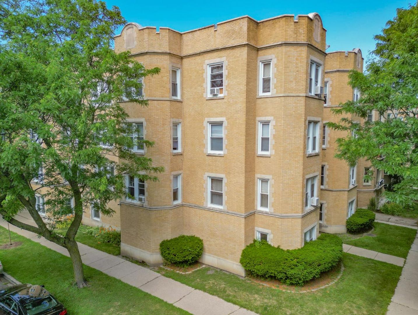 Chicago Apartment: 2154 W Arthur Ave