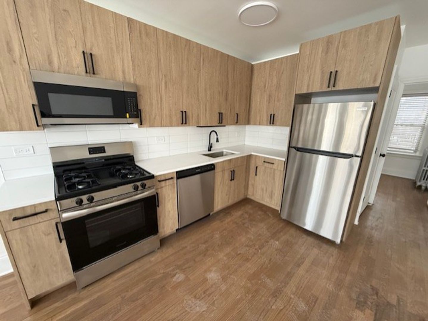 Chicago Apartment: 6310 N Artesian