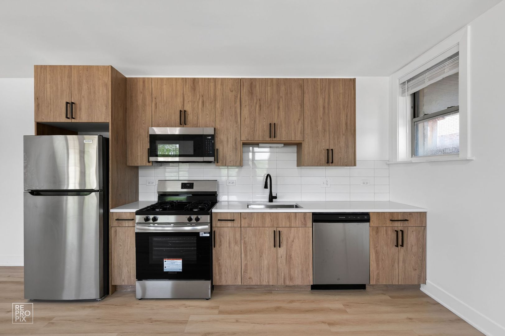 Chicago Apartment: 6310 N Artesian
