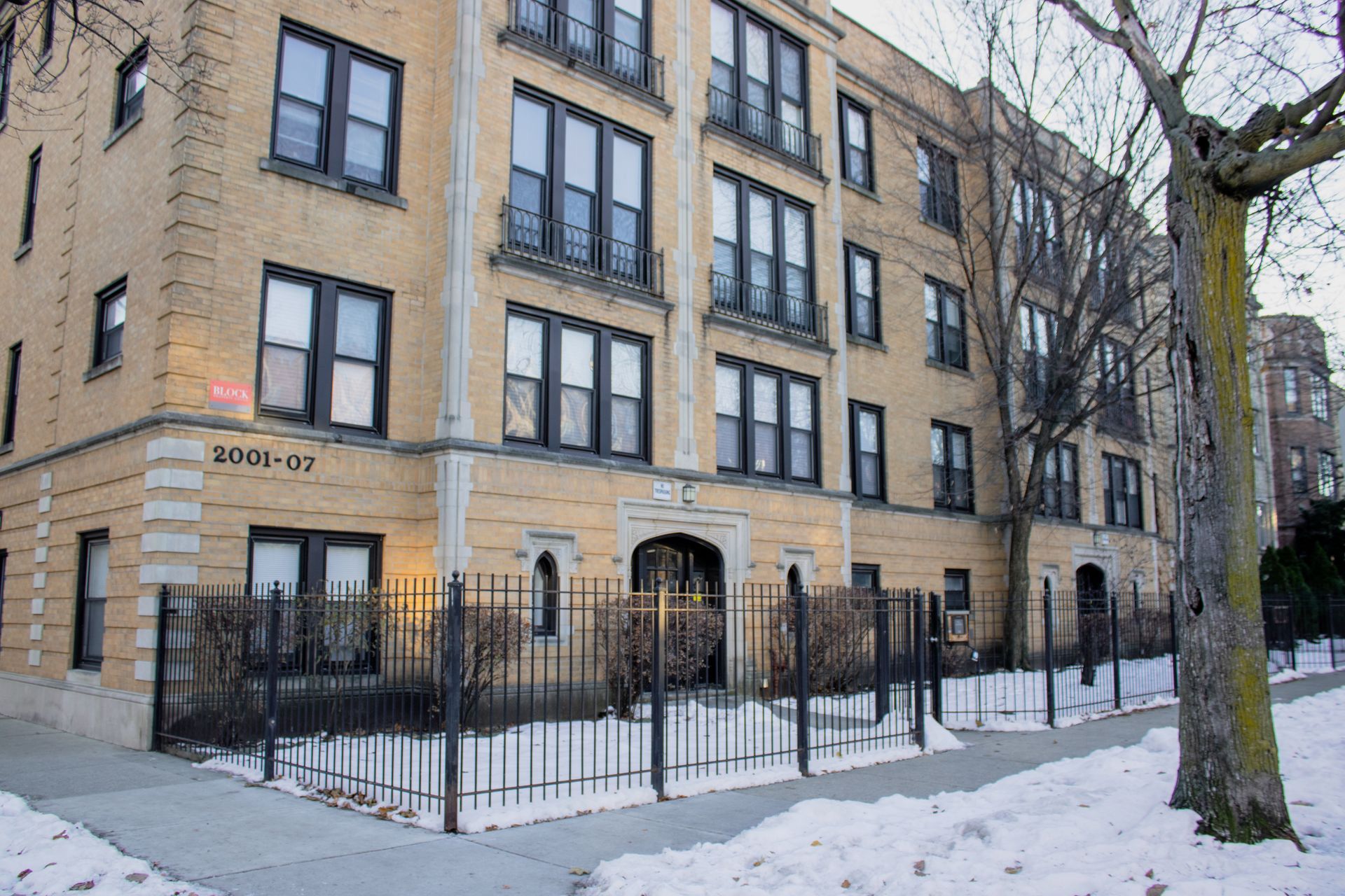 Chicago Apartment: 2001 W Fargo Ave