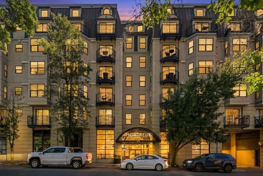 Top-Floor Montreux Condo for Rent — Straight-On Space Needle Views in the Heart of Belltown – photo 1