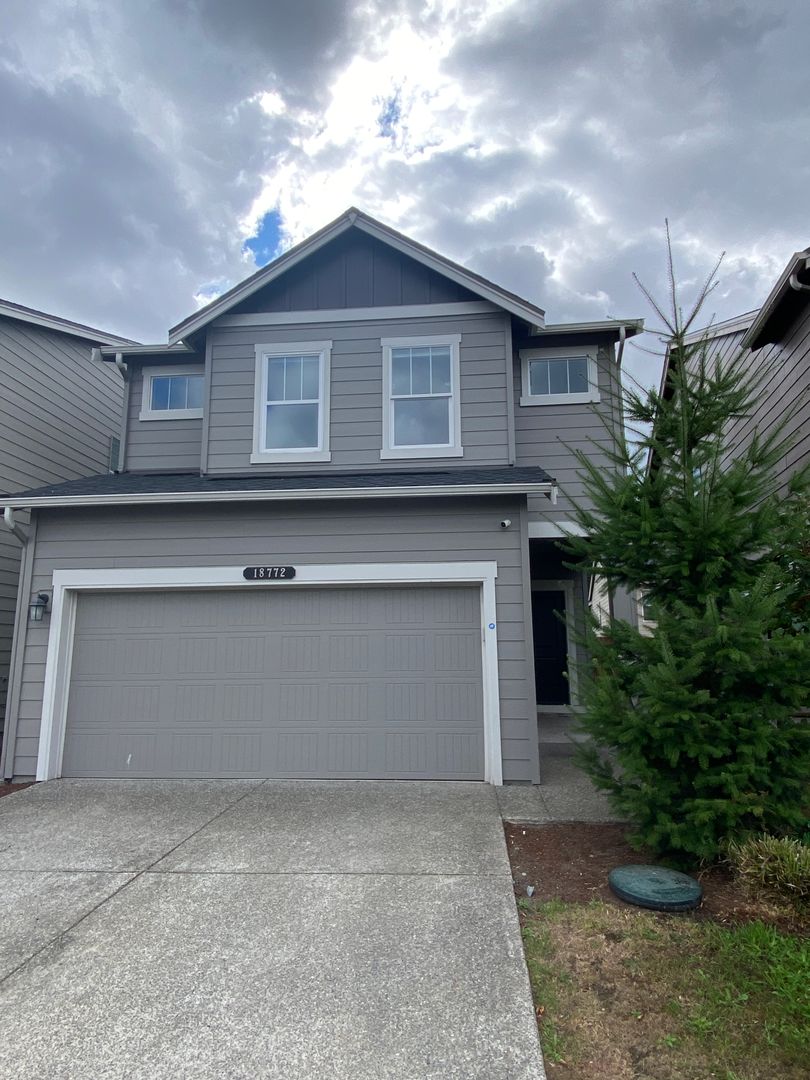 Puyallup House: 18772 Lipoma Place E
