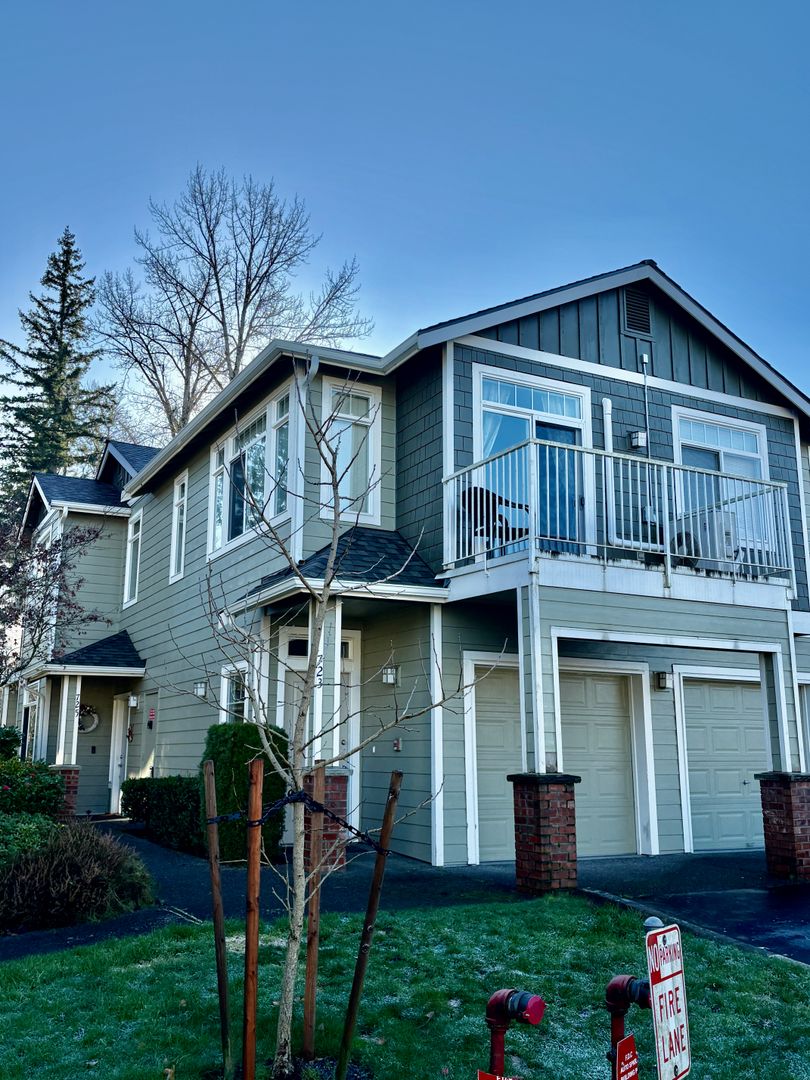 Sammamish House: 723 241th LN SE