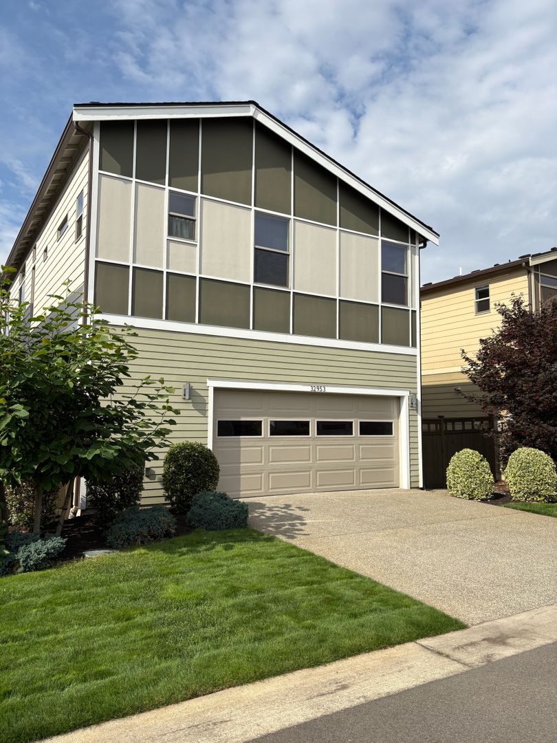 Black Diamond House: 32953 Skyline Ln