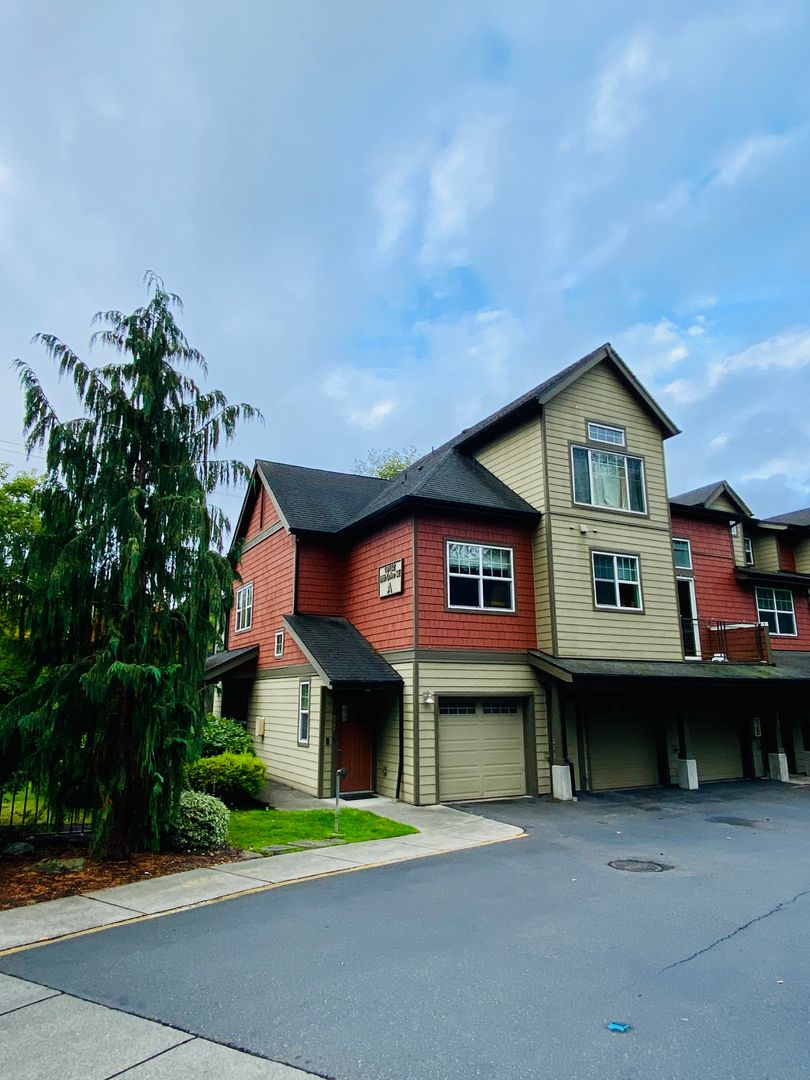 Bothell House: 19102 20th Dr SE #A101