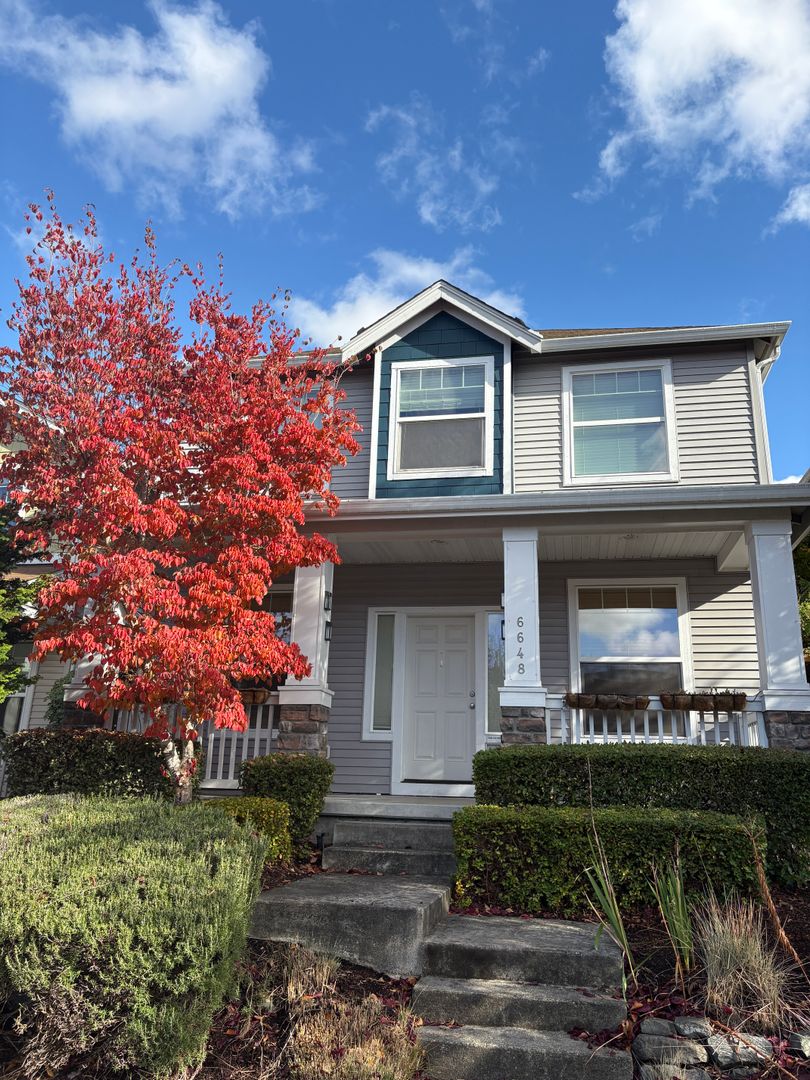 Auburn House: 6648 Elizabeth Lp SE