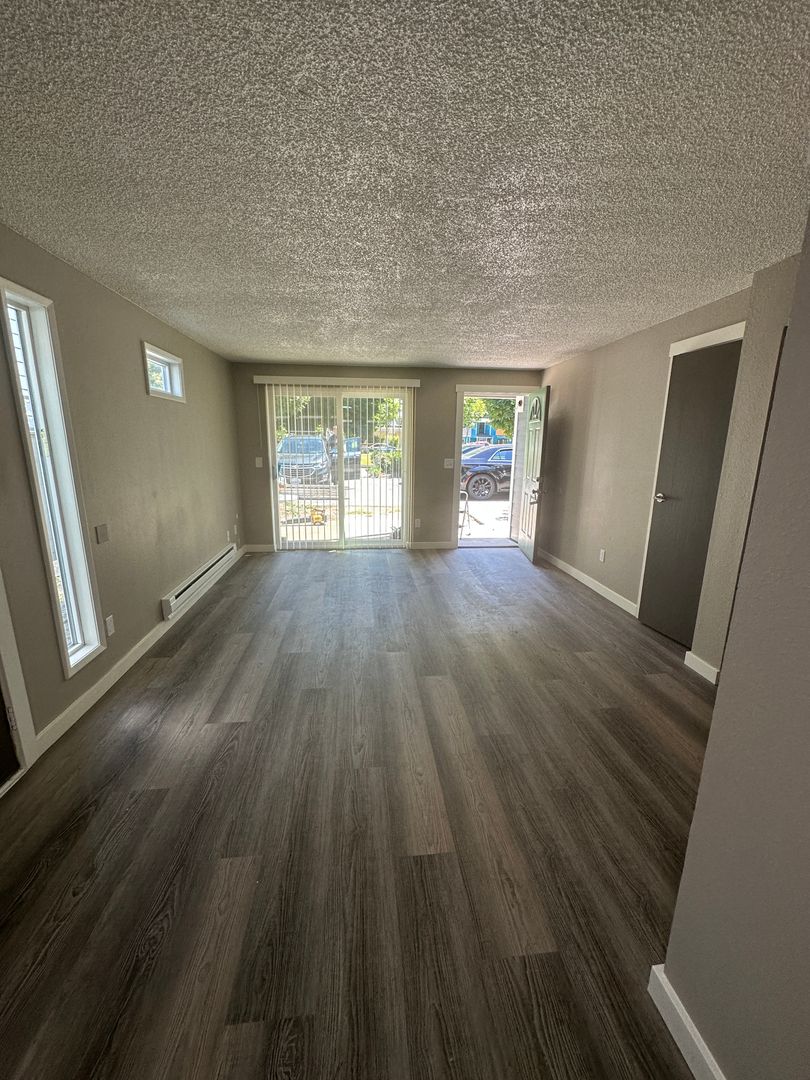 519 Burnett Ave S #1, Renton WA 98057 8 of 12
