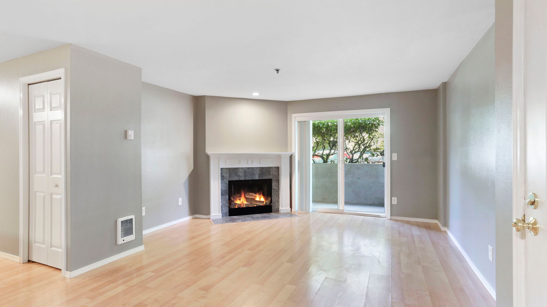975 Aberdeen Ave NE Unit #F204 7 of 12