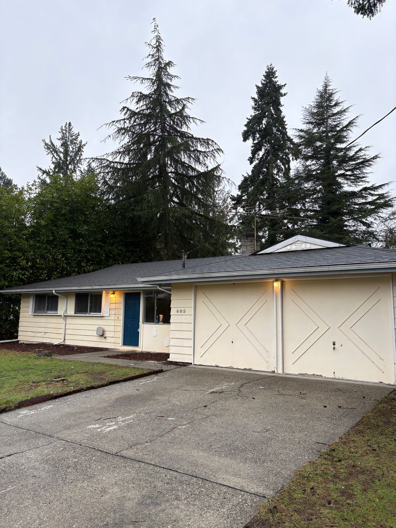 Bellevue House: 605 155th Ave SE