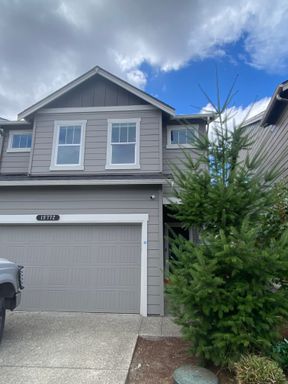 Puyallup beautifully maintained 4-bedroom, 2.5-bath residence in Rainier Ridge – photo 1