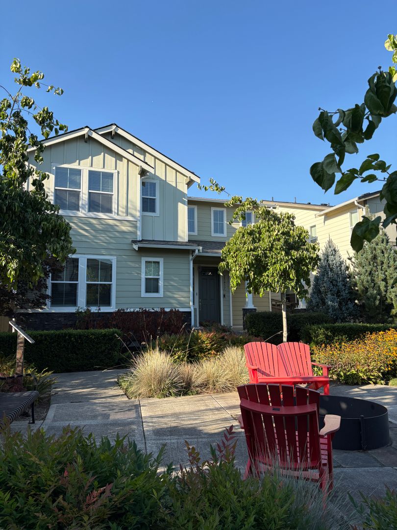 Black Diamond House: 23417 Naches Peak Ln