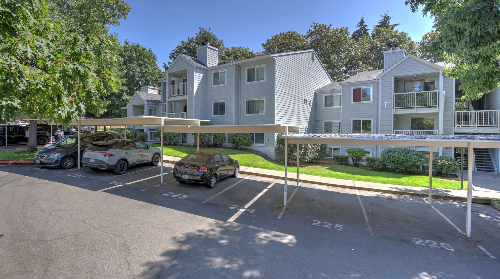 975 Aberdeen Ave NE Unit #F204 3 of 12