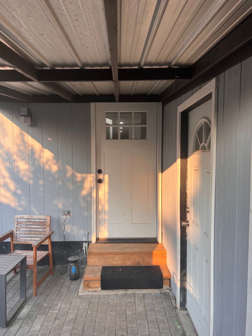 Mt Baker lower unit 2 bed and 1 bath next to it all!