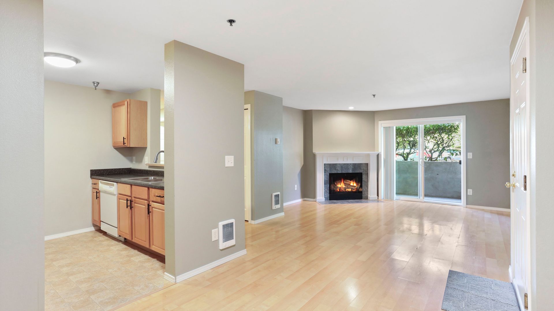 975 Aberdeen Ave NE Unit #F204 12 of 12