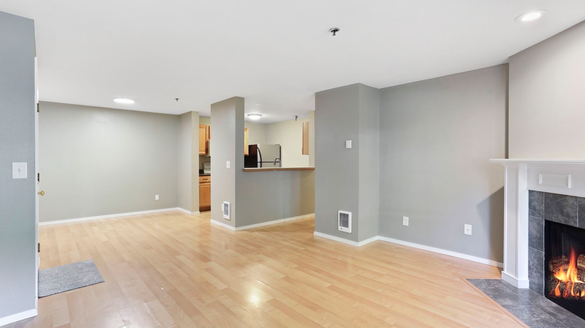 975 Aberdeen Ave NE Unit #F204 9 of 12