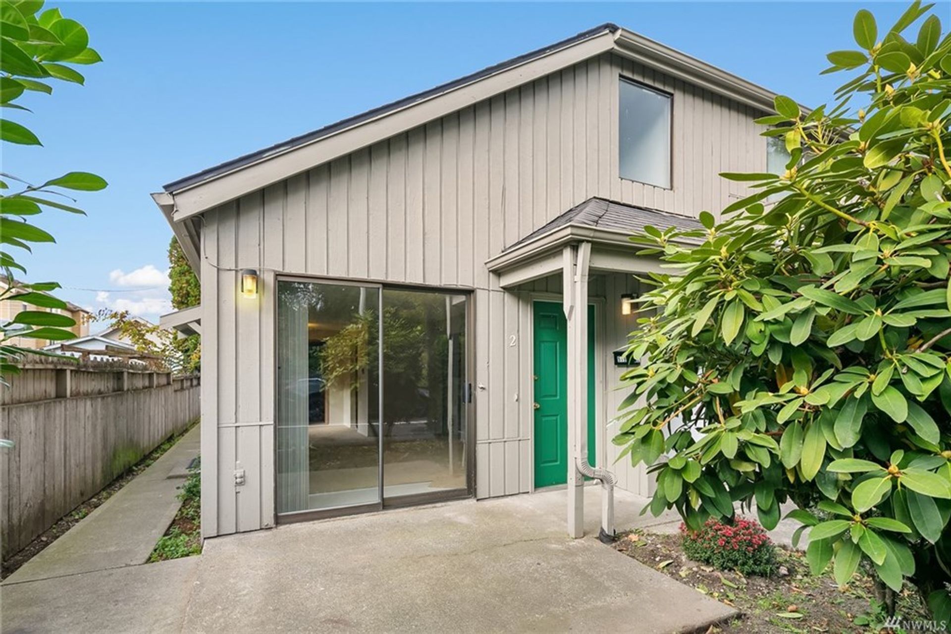 519 Burnett Ave S #1, Renton WA 98057 2 of 12