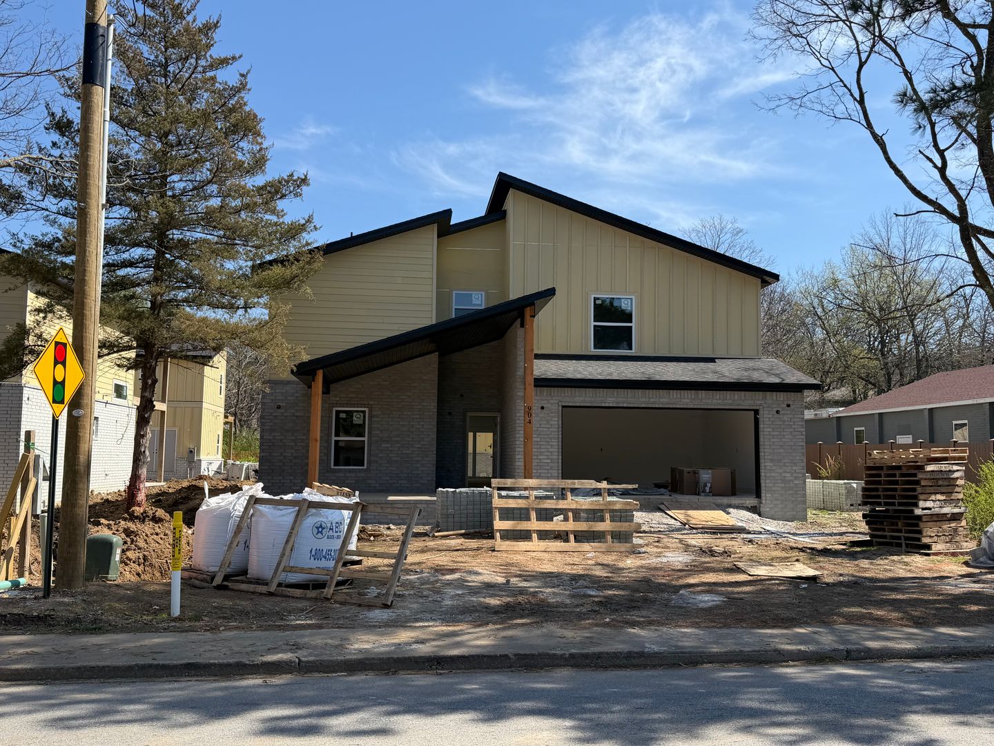 Fayetteville House: 904 N Sang Ave