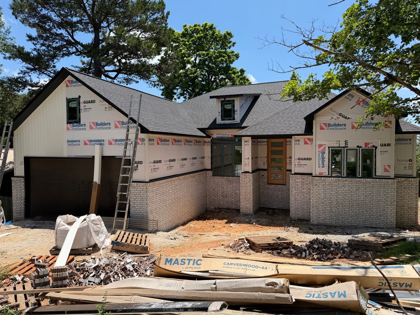 Fayetteville House: 1537 E 5th St