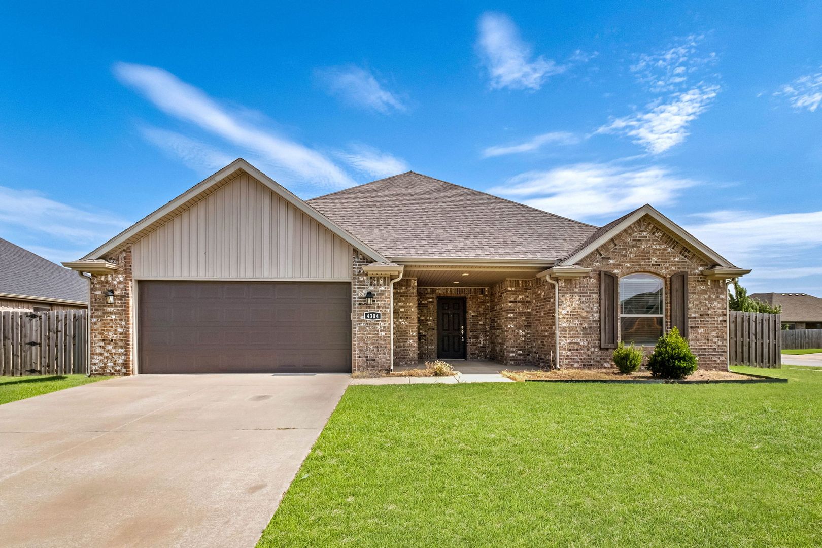 Fayetteville House: 4304 W Newton Ave