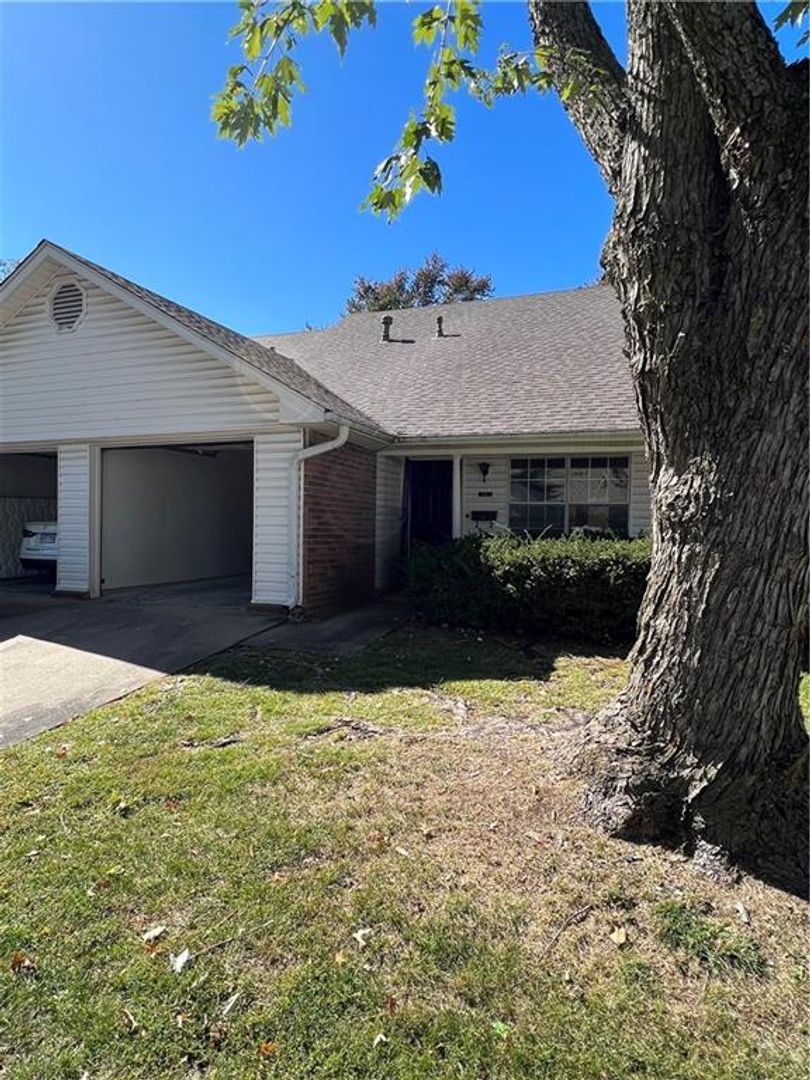 Rogers House: 320 S 11th Pl