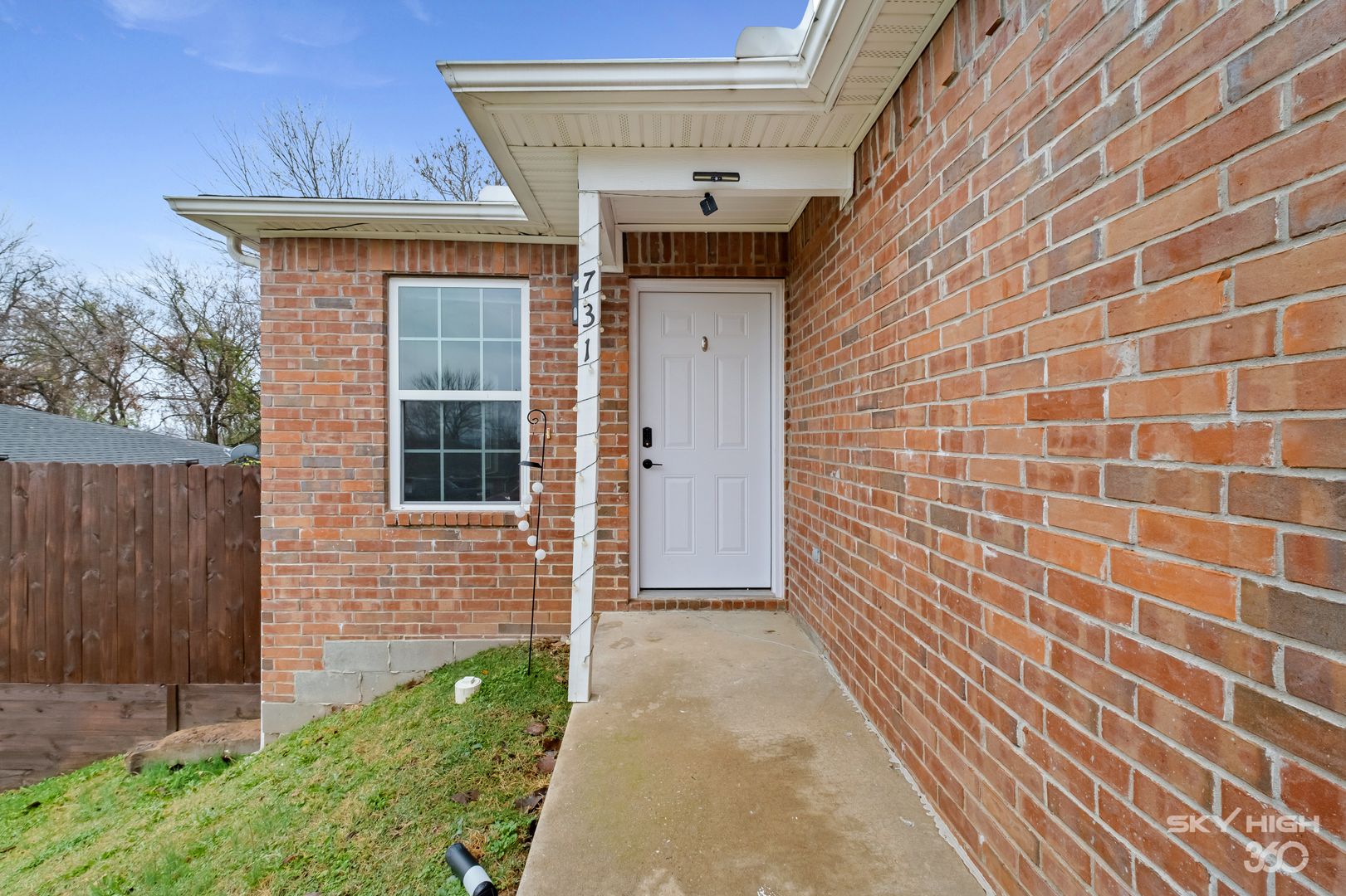 Fayetteville House: 731 S. Erika Ave