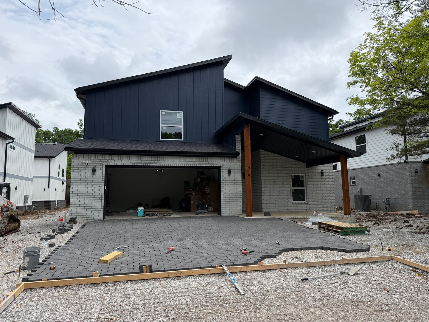 Fayetteville House: 906 N Sang Ave
