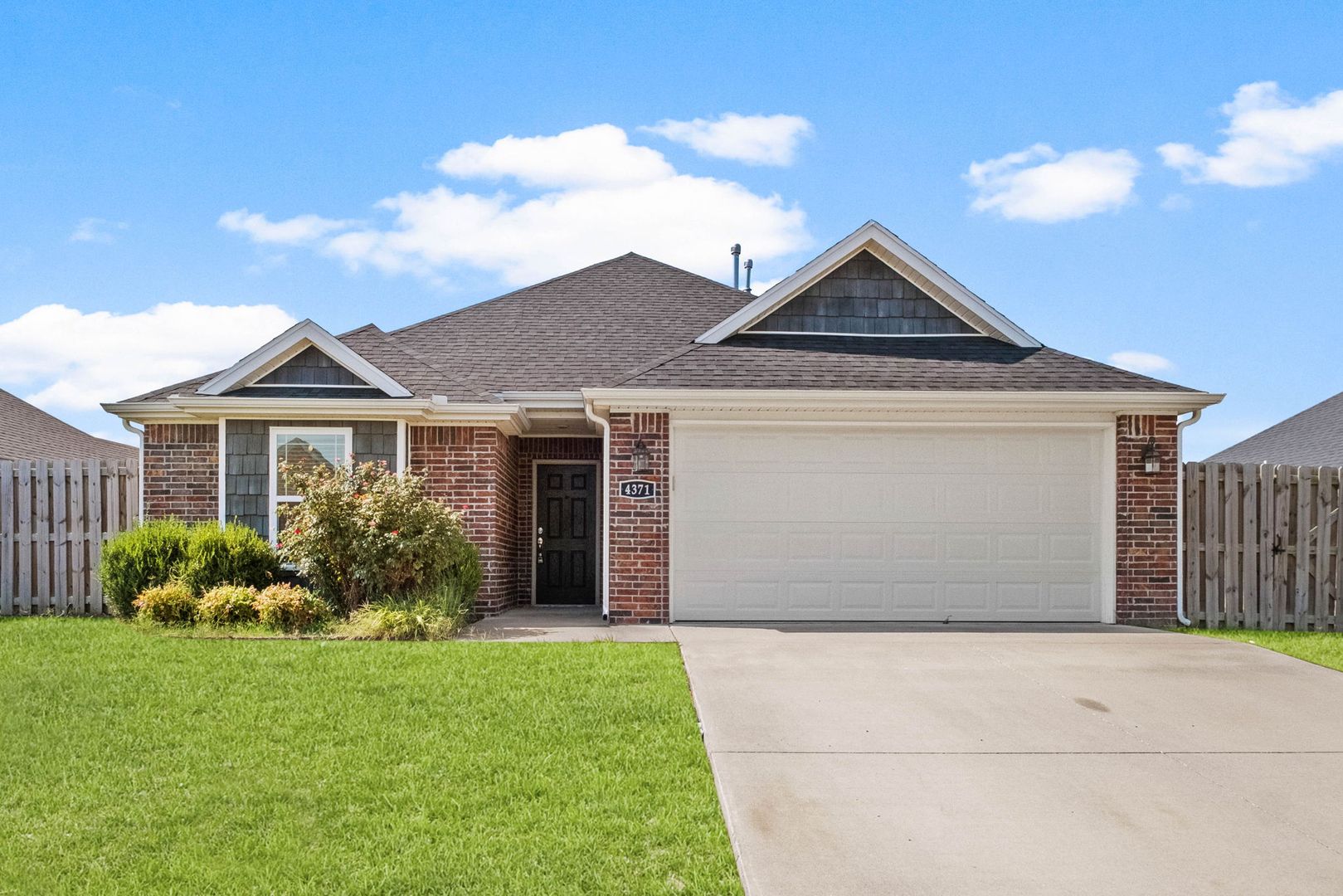 Fayetteville House: 4371 W Barhem Dr
