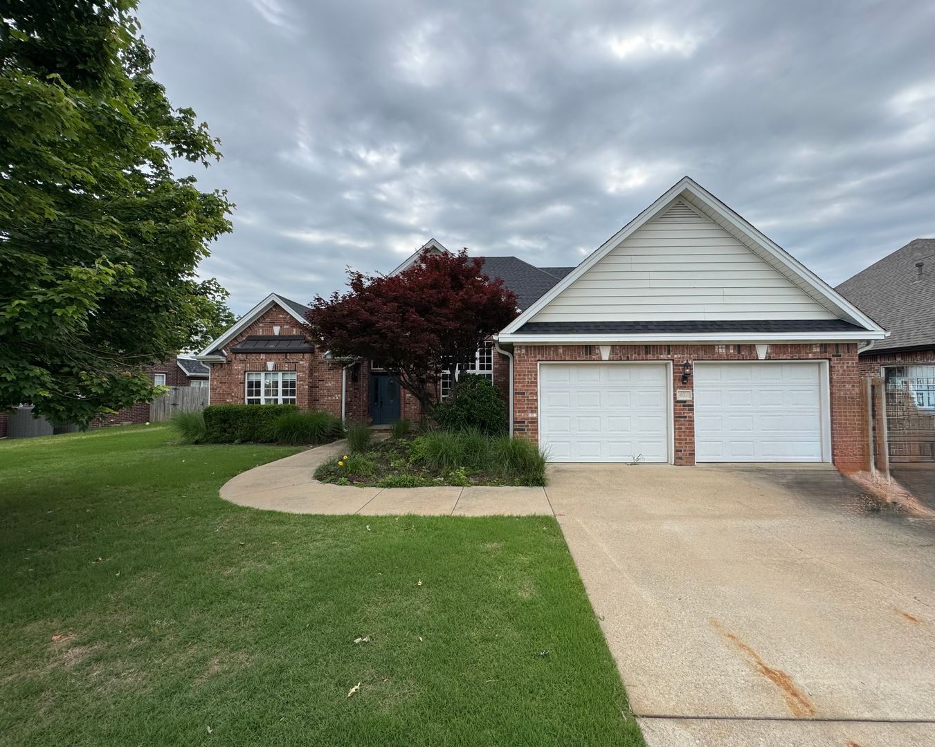 Bentonville House: 407 Lyndal Ln