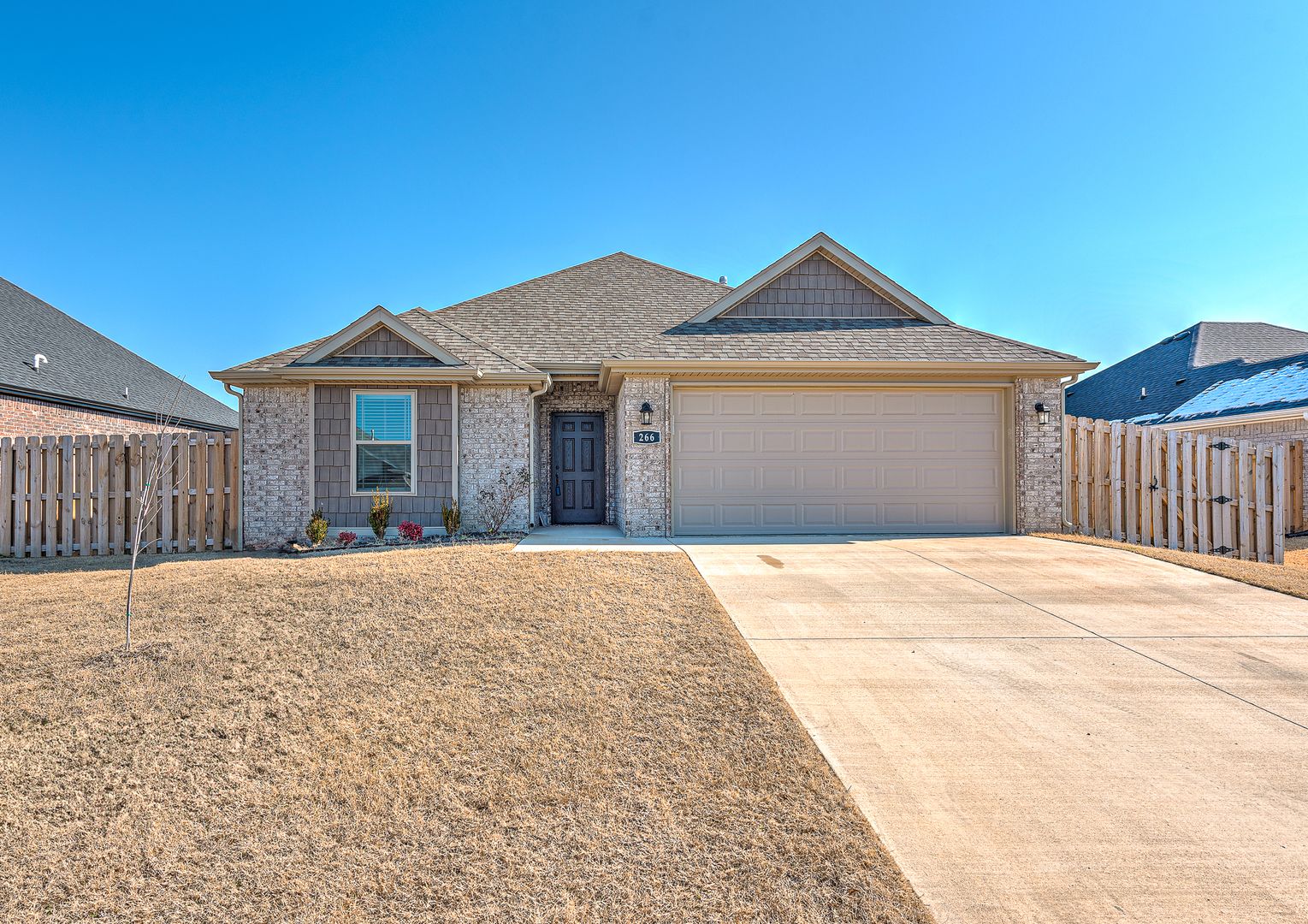 Farmington House: 266 S Coventry Ave