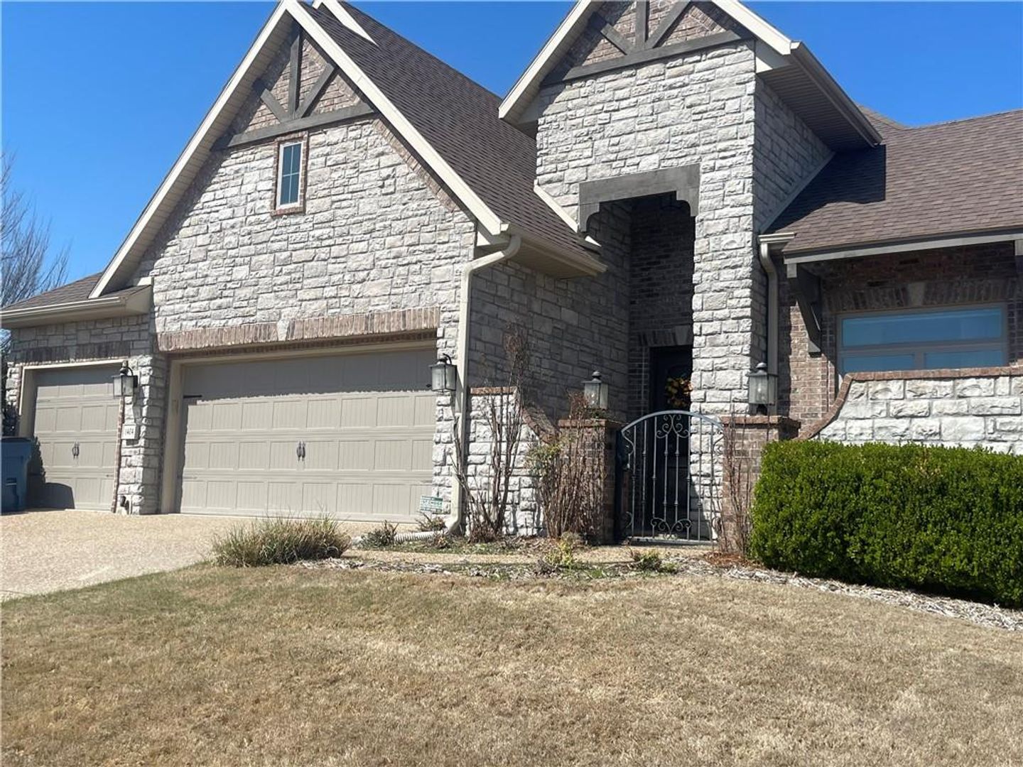 Bentonville House: 1404 SW Madison St
