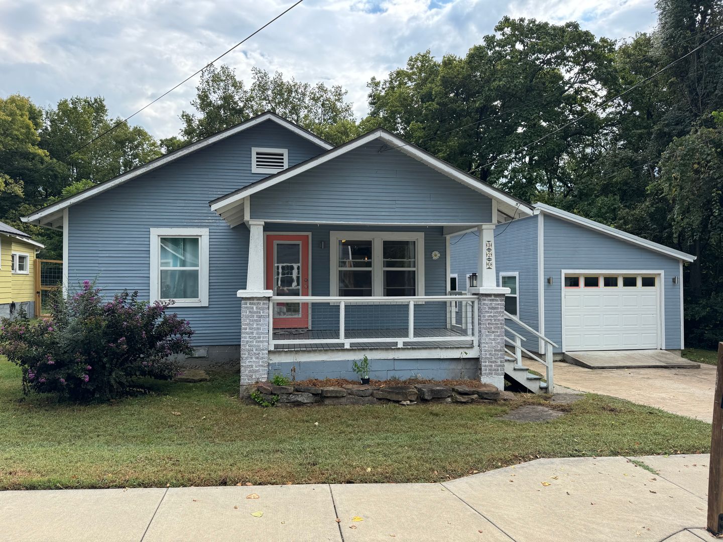 Fayetteville House: 320 S Washington Ave