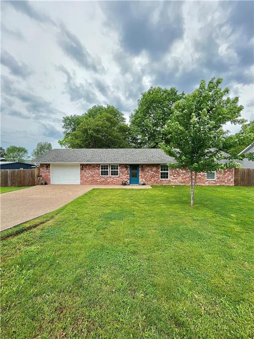 Fayetteville House: 721 Dockery Lane