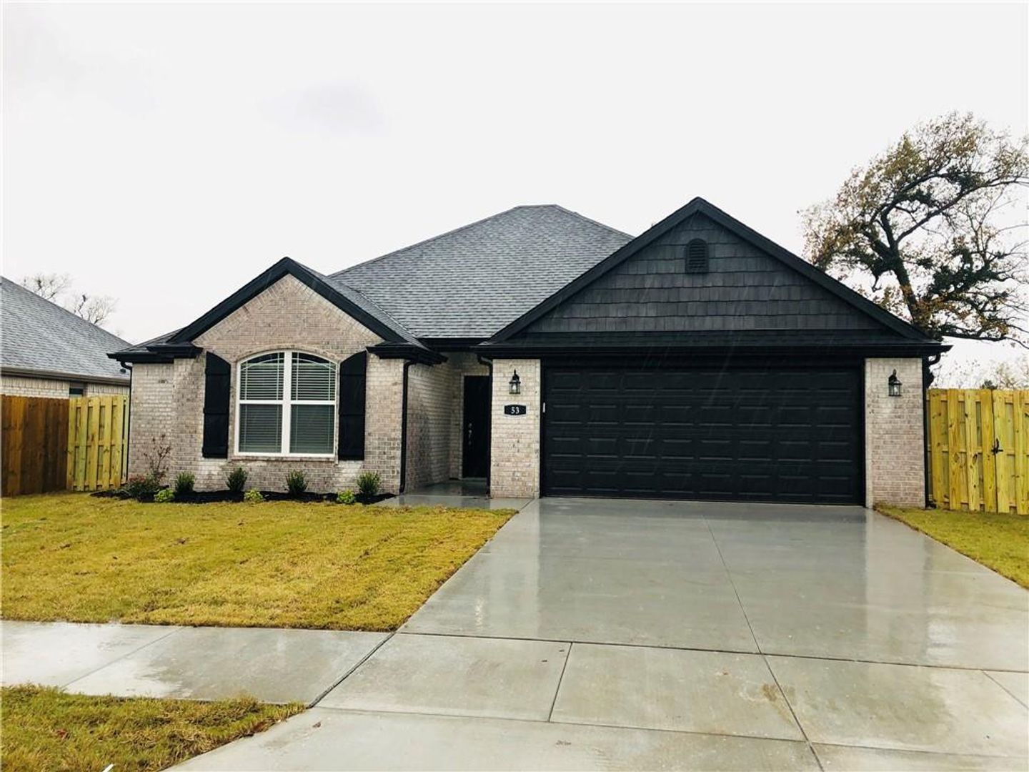 Fayetteville House: 53 W Geranium Ln