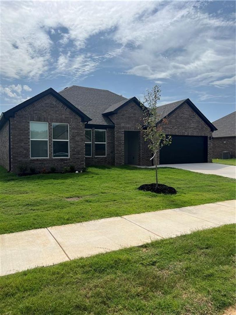 Pea Ridge House: 1910 Hahn St