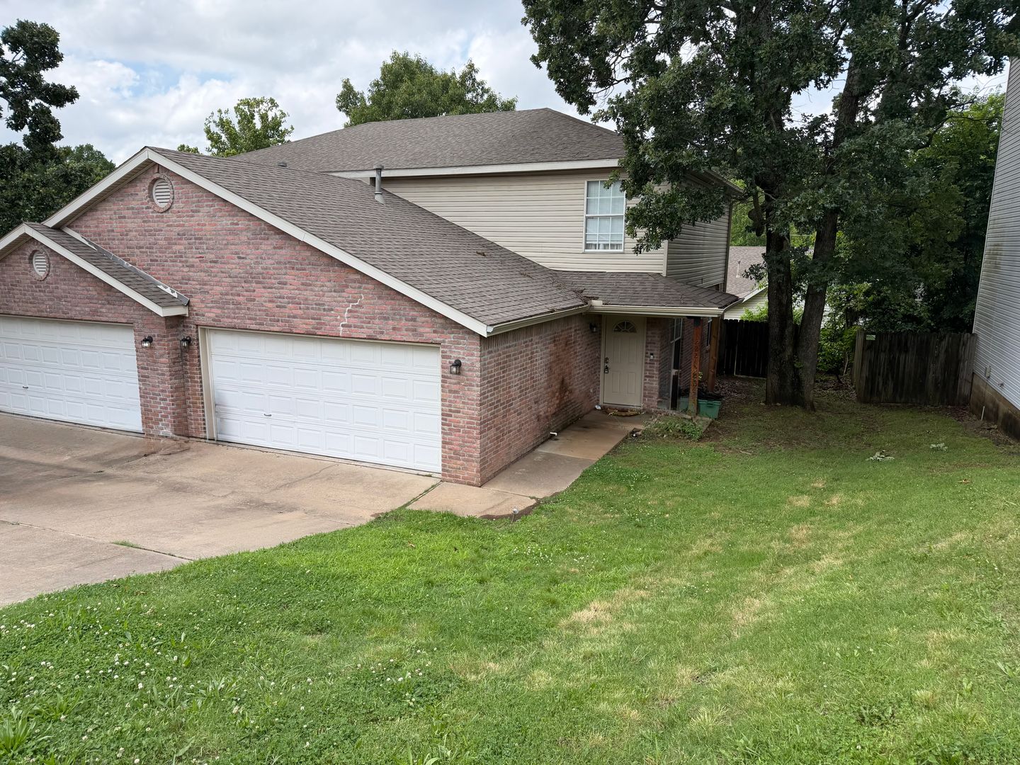 Fayetteville House: 2226 E Cinnamon Way
