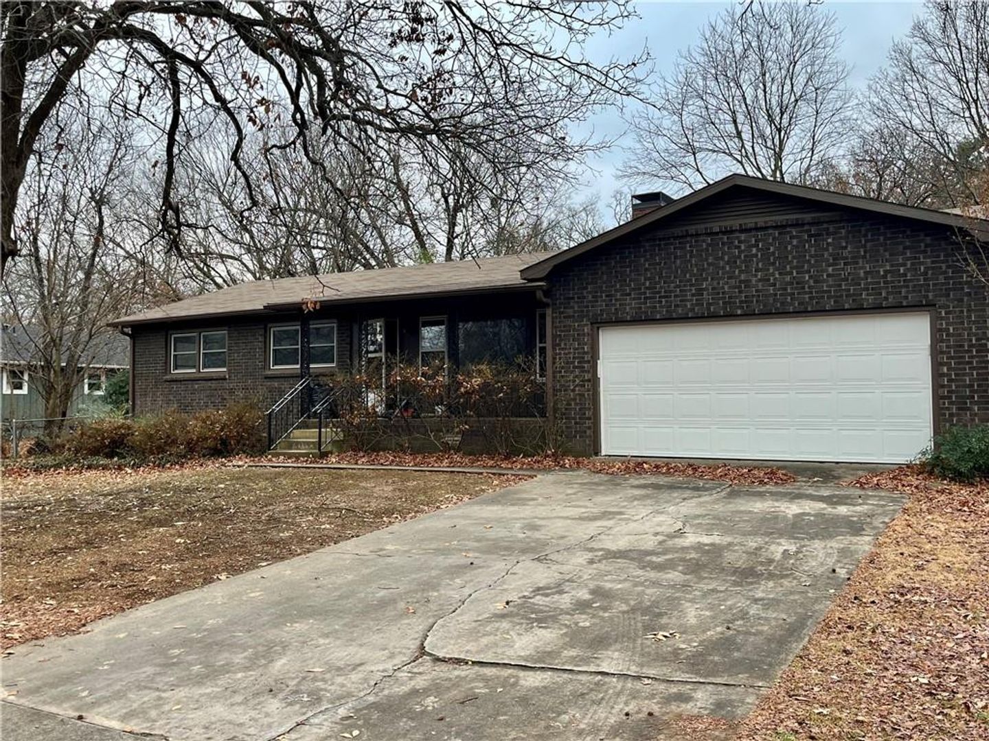 Fayetteville House: 119 W Miller St