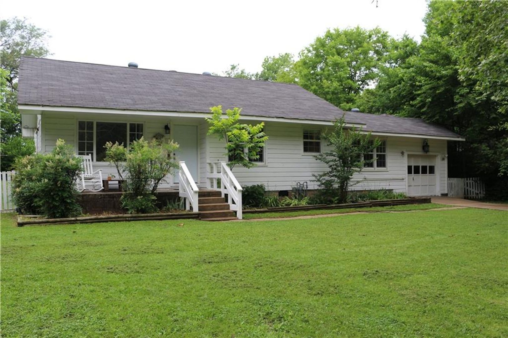Fayetteville House: 1843 N Janice Ave
