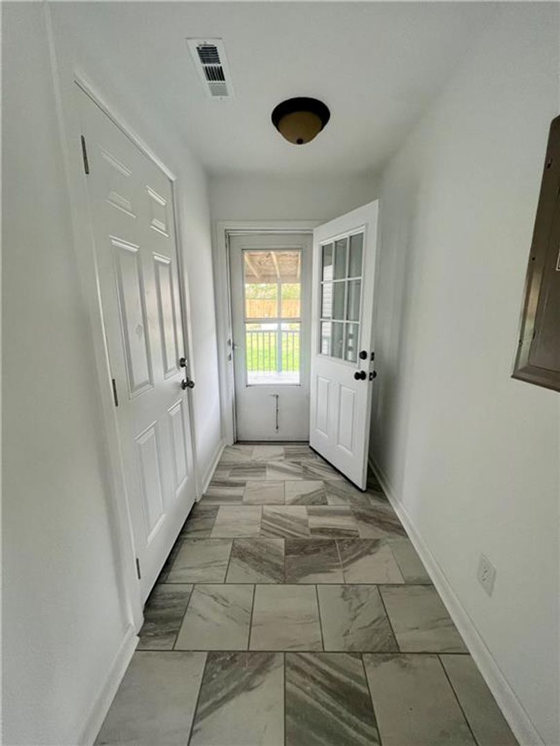 Bentonville House: 806 NW 10th St