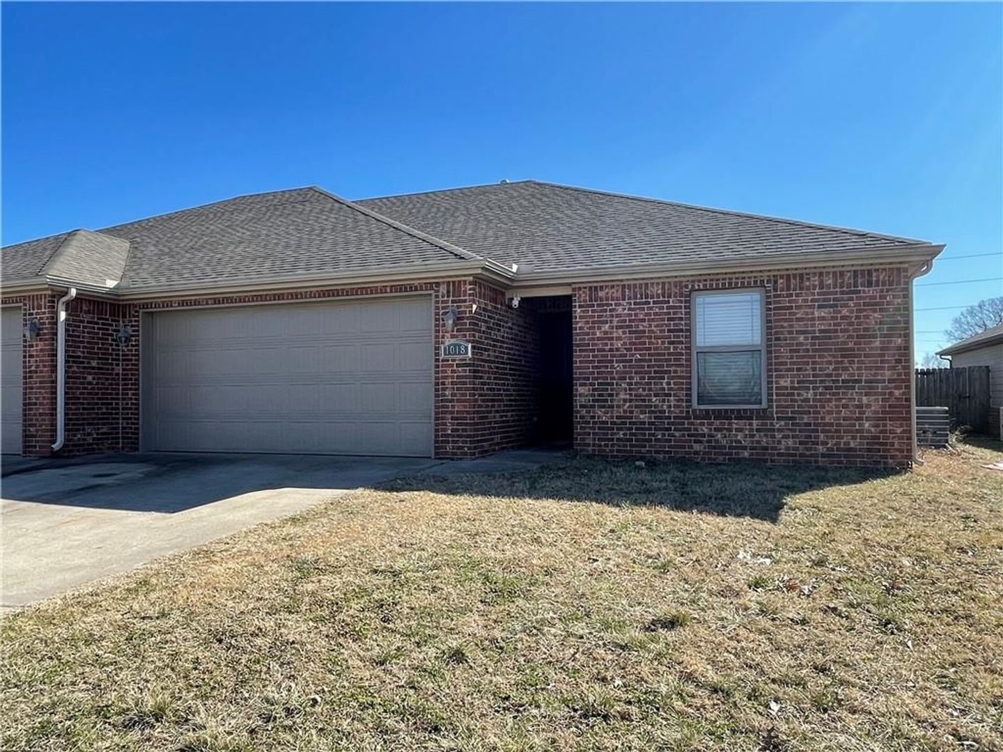 Centerton House: 1018 Kensington Dr