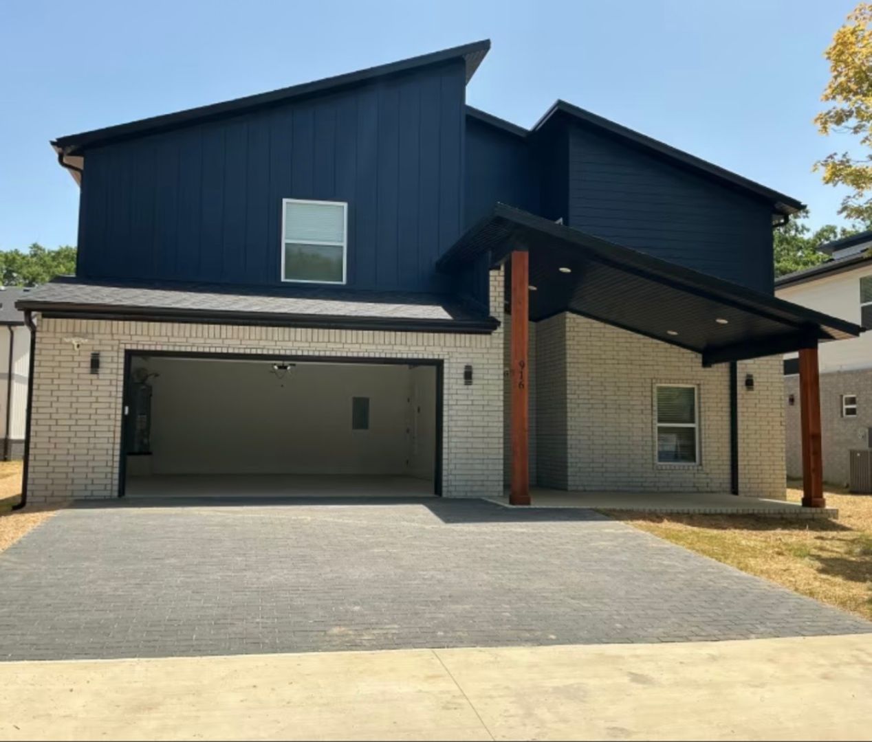 Fayetteville House: 916 N Sang Ave