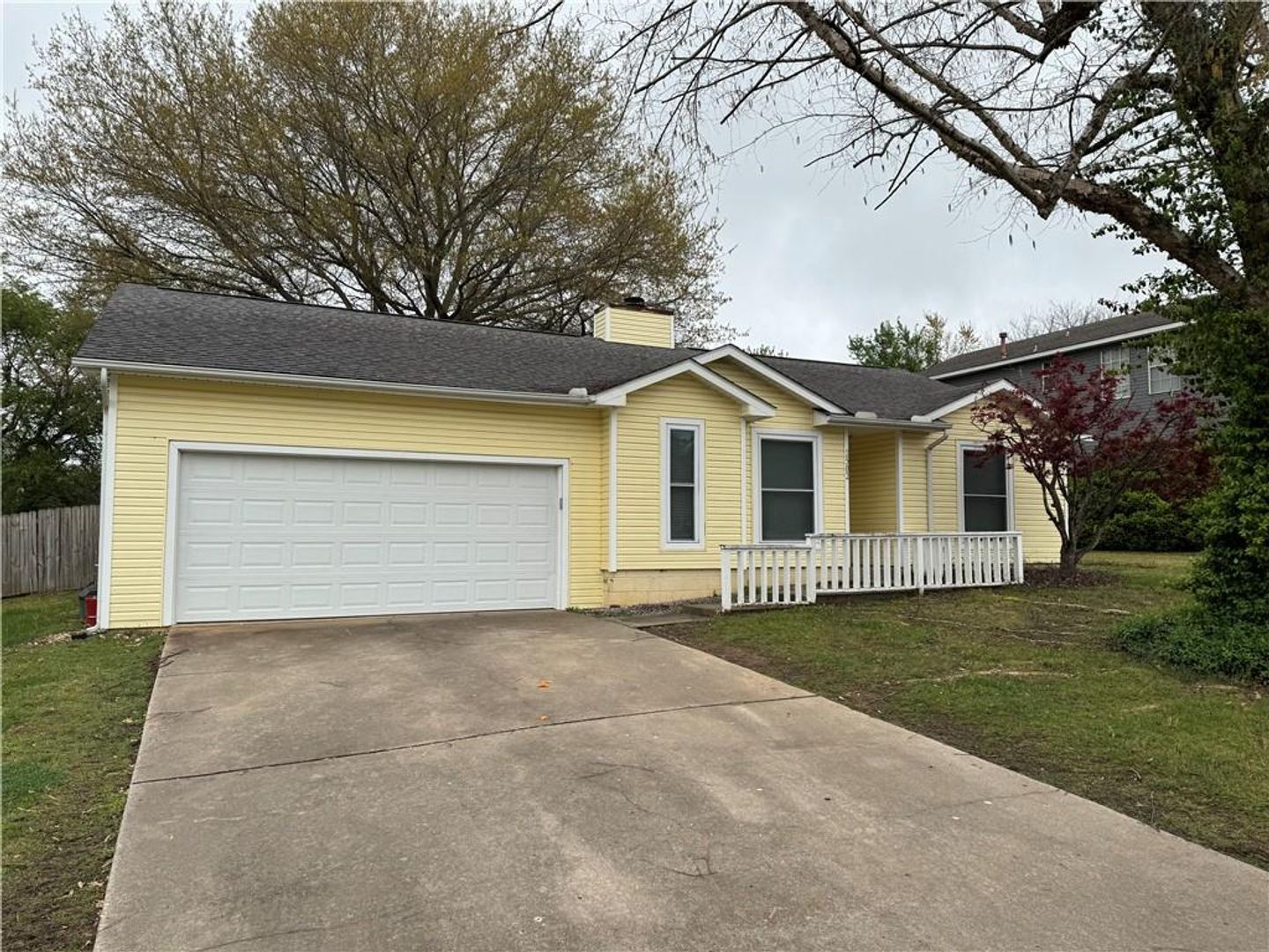 Fayetteville House: 2502 W Megan Dr